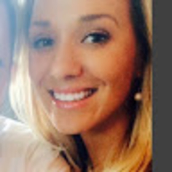 Meet your Posher, Lara - Picture 1 of 1